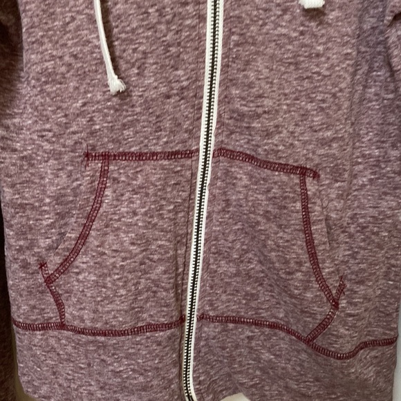 Light weight Full zip hoodie outerwear - Picture 3 of 4